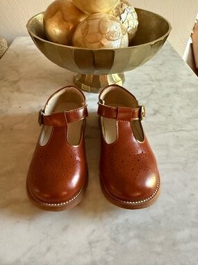 Little girl’s Mary Jane shoes, cognac, 9c